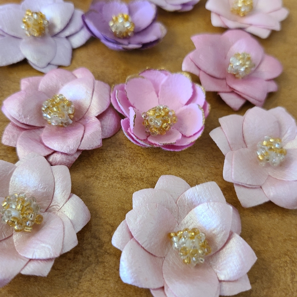 17pc Pink and Purple Paper Flowers - Picture 4 of 8